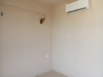 Room in 3 BHK Apartment at Emaar Emerald Estate, Sector 65 – for Sale