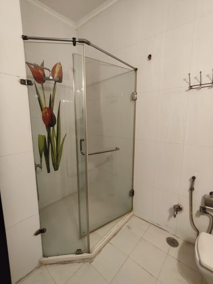 Master Bedroom, sector 52 6 Bedroom 200 Sq.Mt. Independent House In Sector 52 Noida 7934678