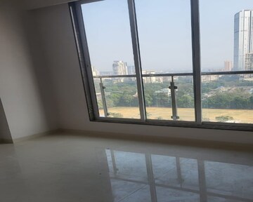 Bedroom in 2.5 BHK Apartment at Dadar East – for Rent