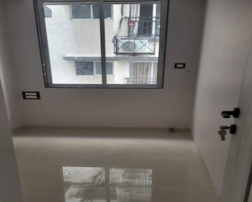 Room in 2.5 BHK Apartment at Dadar East – for Rent