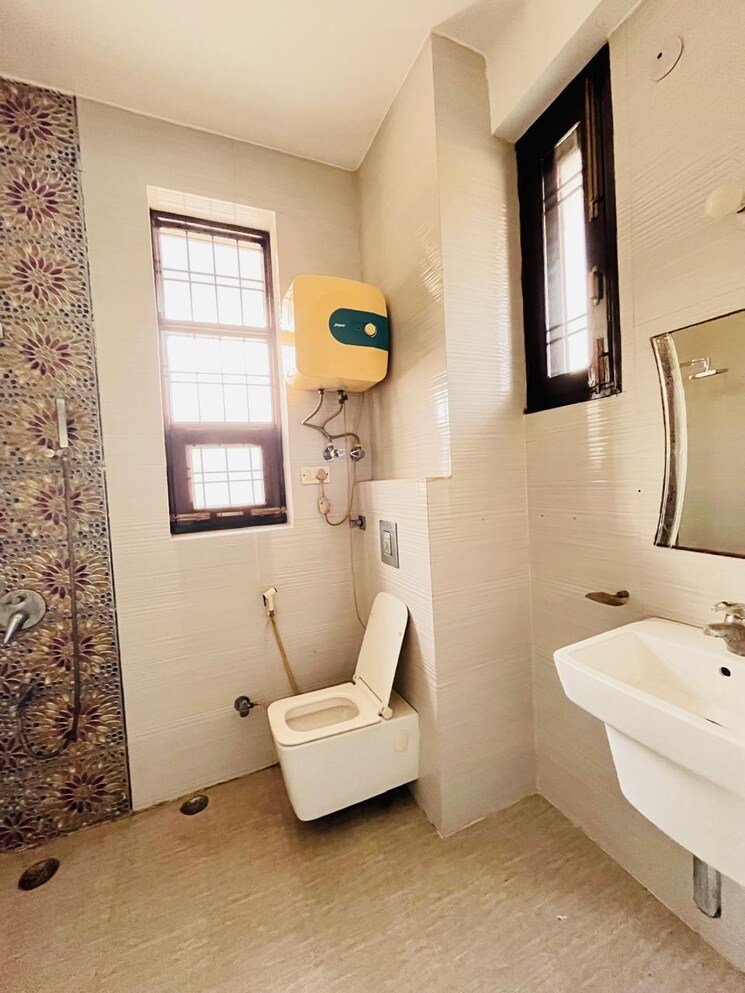 Master Bedroom, sector 40 6 Bedroom 200 Sq.Mt. Independent House In Sector 40 Noida 7934725