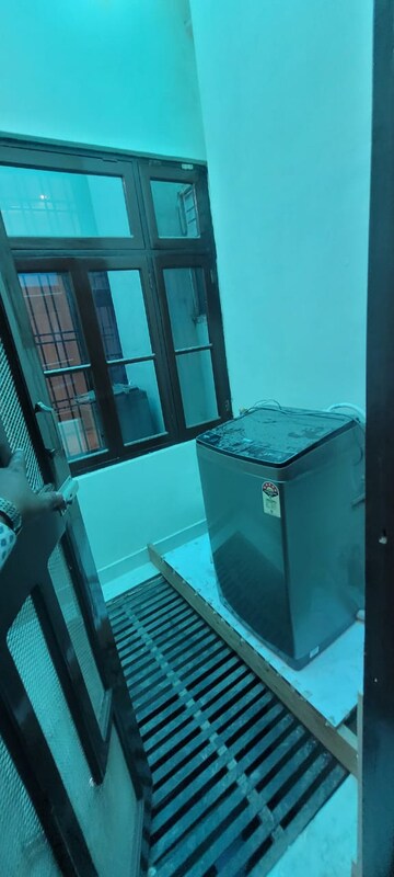 Room in 3 BHK Independent House at Gomti Nagar – for Rent