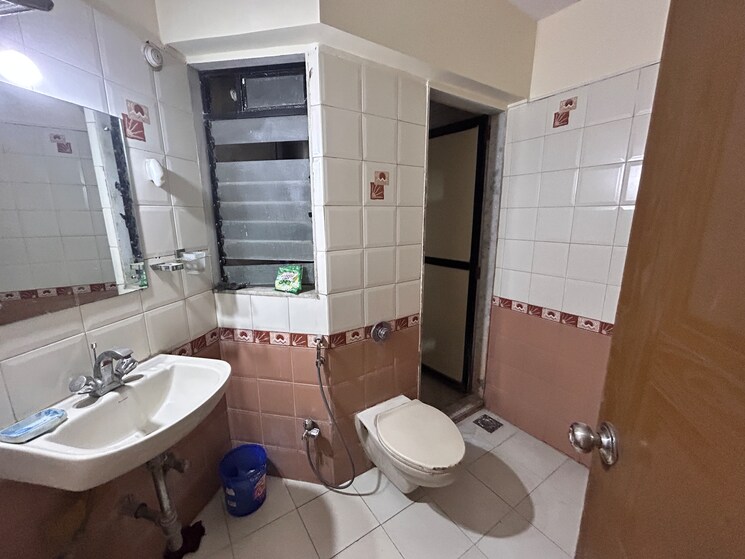 Bathroom, suncity-complex 2 Bedroom 970 Sq.Ft. Apartment In Powai Mumbai 7934724