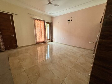 Room in 3.5 BHK Builder Floor at Sector 13 – for Rent