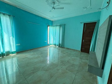 Room in 3.5 BHK Builder Floor at Sector 13 – for Rent