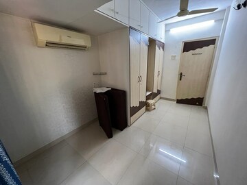 1.5 BHK Apartment For Rent in Santacruz West