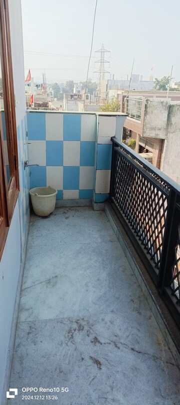 Balcony in 2 BHK Builder Floor at Vatika Kunj, Bhondsi – for Rent