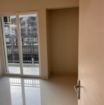 Room in 2 BHK Apartment at Eldeco Live By The Greens, Sector 150 – for Sale