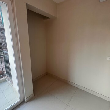 Room in 3 BHK Apartment at Eldeco Live By The Greens, Sector 150 – for Sale