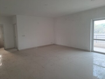 Room in 3 BHK Builder Floor at Bptp Park 81, Sector 81 – for Sale