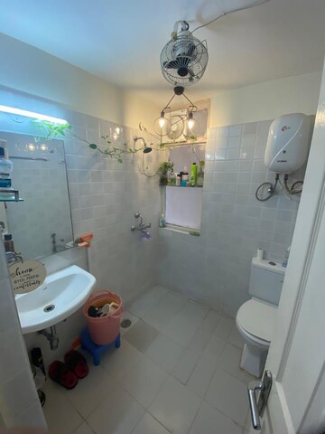 Bathroom in 3.5 BHK Apartment at Karanvir Towers, Sector 52 – for Sale