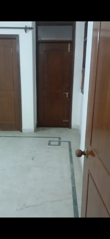 Room in 4 BHK Apartment at Sector 22 Dwarka – for Rent