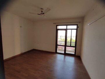 Room in 3 BHK Apartment at Vipul Lavanya, Sector 81 – for Rent