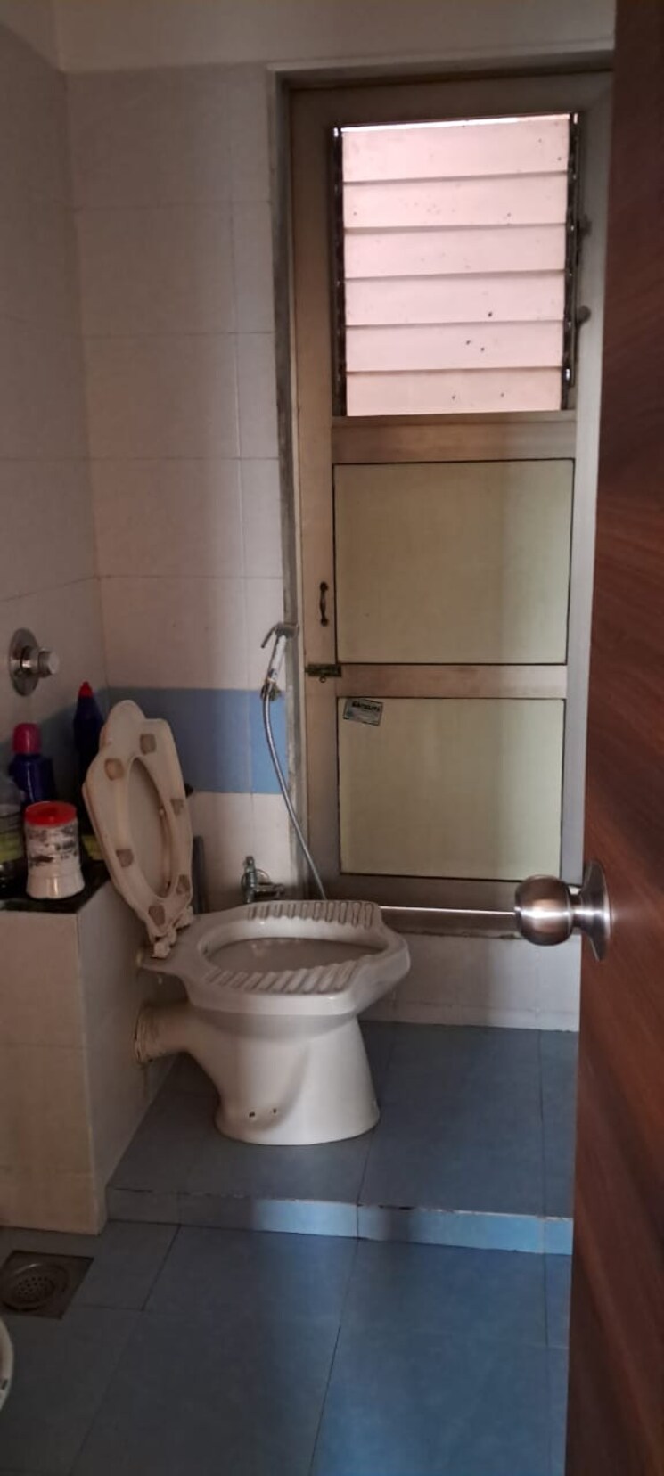 Bathroom, varun-garden 2 Bedroom 1040 Sq.Ft. Apartment In Ghodbunder Road Thane 7934866