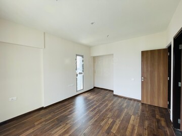 Room in 1.5 BHK Apartment at Dosti West County, Balkum Pada – for Rent