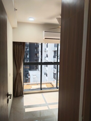 Room in 3 BHK Apartment at Godrej Urban Park, Chandivali – for Rent