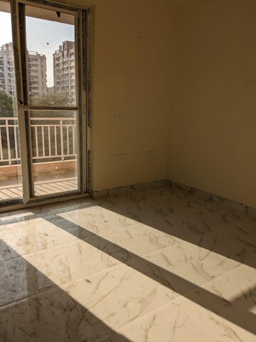 Room in 3 BHK Apartment at Pioneer Park Presidia, Sector 62 – for Sale
