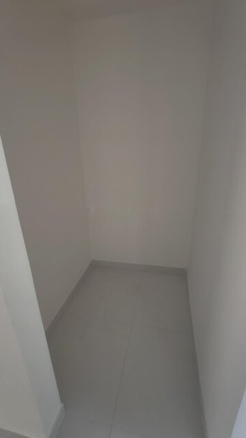 Room in 2 BHK Apartment at Lodha Amara, Kolshet Road – for Rent