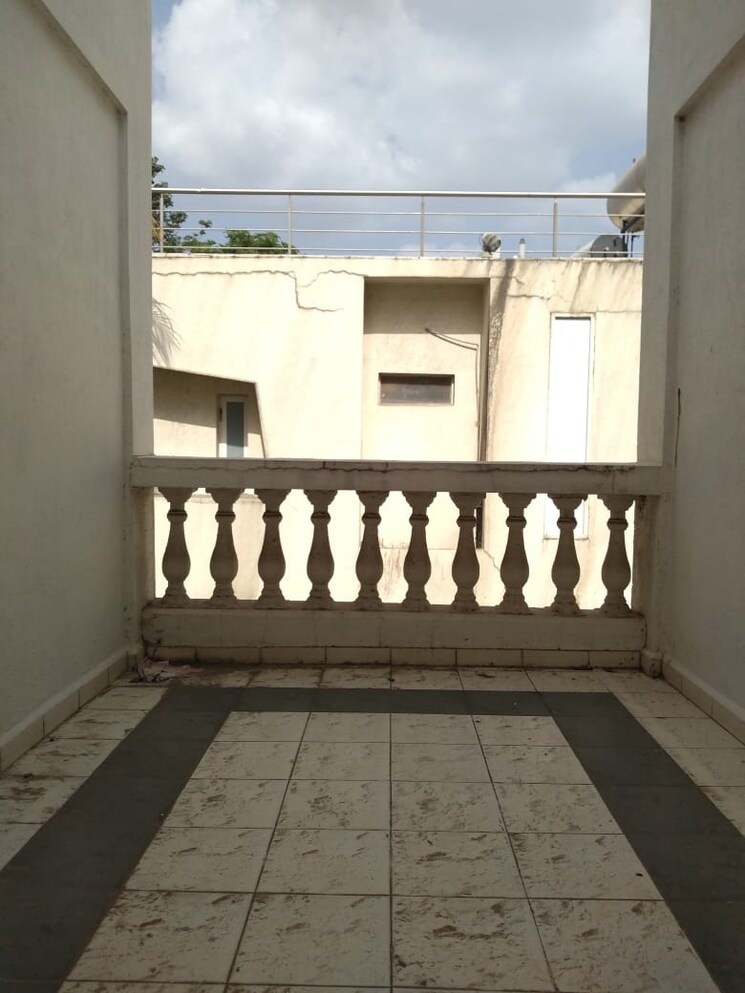 Balcony, dorabjee-paradise-building-a-b-condominium 3.5 Bedroom 2700 Sq.Ft. Villa In Mohammadwadi Pune 7935558