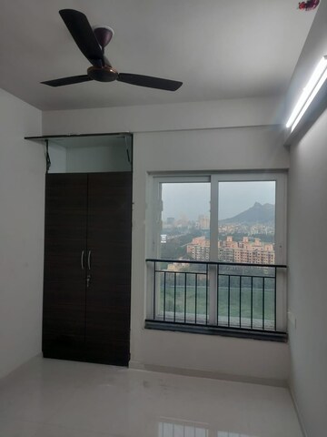 Room in 2 BHK Apartment at Rustomjee Urbania, Majiwada – for Rent