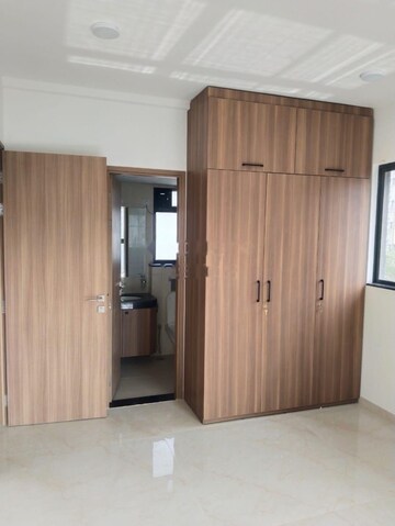 Room in 3 BHK Apartment at Godrej Urban Park, Chandivali – for Rent