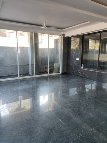 Parking in 2.5 BHK Independent House at RWA Apartments Sector 26, Sector 26 – for Rent