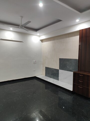 Room in 2.5 BHK Independent House at RWA Apartments Sector 26, Sector 26 – for Rent