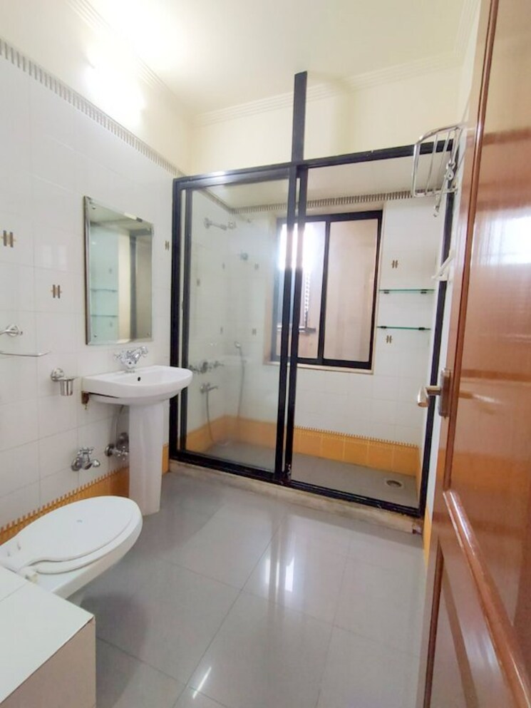 Attached Bathroom, space-designers-mit-riviera 3 Bedroom 2000 Sq.Ft. Apartment In Boat Club Road Pune 7935733