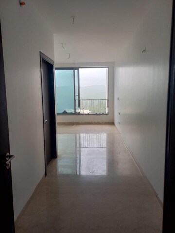 Room in 3 BHK Apartment at Oberoi Sky City, Borivali East – for Rent