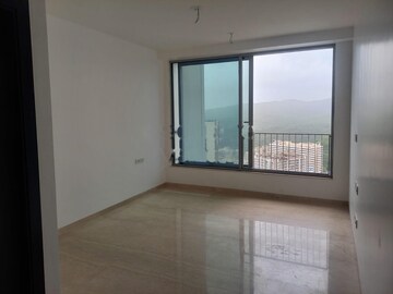 Room in 3 BHK Apartment at Oberoi Sky City, Borivali East – for Rent