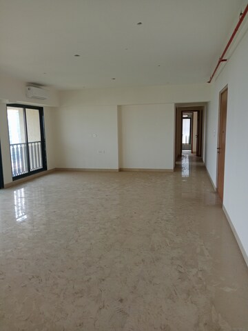 Living Room in 5 BHK Apartment at Mirchandani Triton, Santacruz West – for Sale