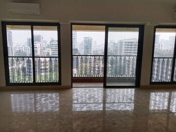 Living Room in 5 BHK Apartment at Mirchandani Triton, Santacruz West – for Sale