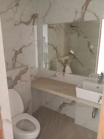 Attached Bathroom in 5 BHK Apartment at Mirchandani Triton, Santacruz West – for Sale