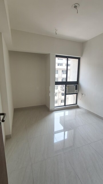 Room in 2 BHK Apartment at Lodha Crown Quality Homes, Majiwada – for Rent