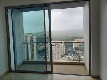 Room in 3 BHK Apartment at Oberoi Sky City, Borivali East – for Rent