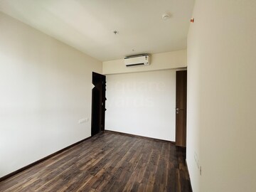Room in 2 BHK Apartment at Piramal Vaikunth, Balkum Pada – for Rent