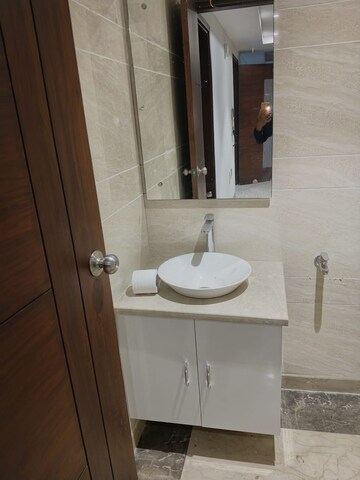 Bathroom in 4 BHK Builder Floor at Unitech South City II, Sector 50 – for Rent