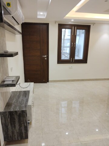 Room in 4 BHK Builder Floor at Unitech South City II, Sector 50 – for Rent