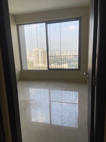 Room in 3 BHK Apartment at Oberoi Eternia, Mulund West – for Sale