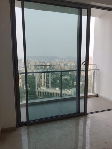 Room in 3 BHK Apartment at Oberoi Eternia, Mulund West – for Sale