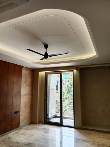 Room in 4 BHK Apartment at Greater Kailash I – for Sale