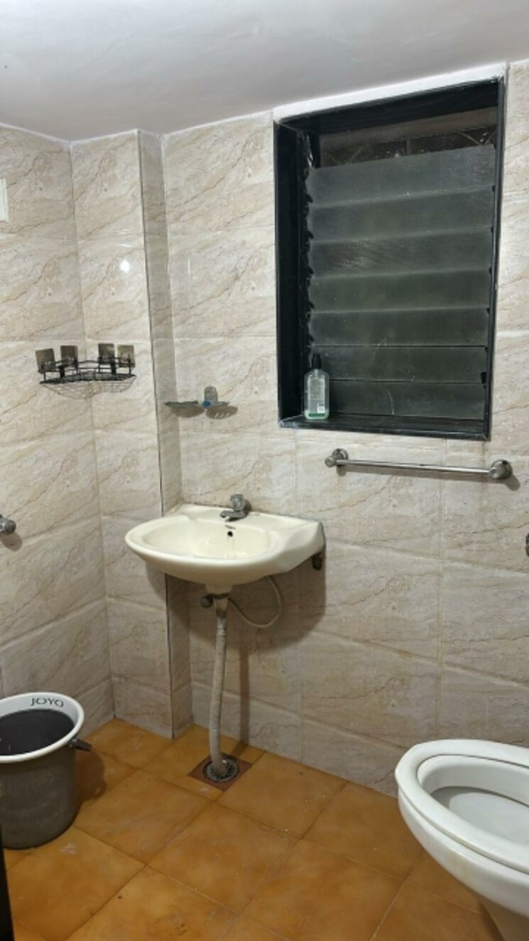 Bathroom, hiranandani-powai-park 2 Bedroom 880 Sq.Ft. Apartment In Powai Mumbai 7936398