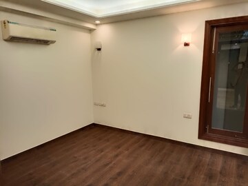 Room in 4 BHK Apartment at Safdarjang Enclave – for Rent