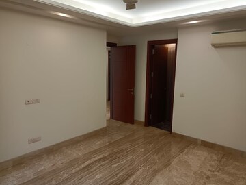 Room in 4 BHK Apartment at Safdarjang Enclave – for Rent