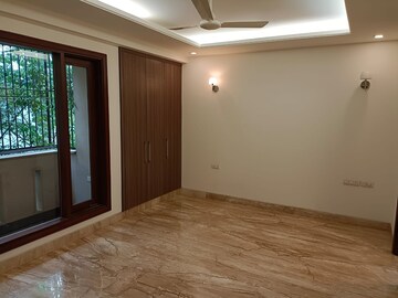 Room in 4 BHK Apartment at Safdarjang Enclave – for Rent
