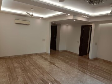 Room in 4 BHK Apartment at Safdarjang Enclave – for Rent