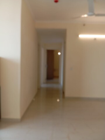 Room in 3 BHK Apartment at Omaxe The Palace, Gomti Nagar – for Rent