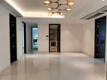 Room in 4 BHK Apartment at Safdarjang Enclave – for Rent