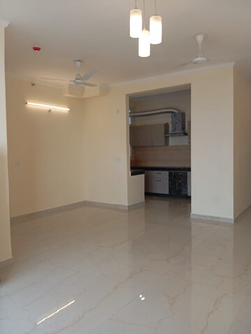 Room in 3 BHK Apartment at Omaxe The Palace, Gomti Nagar – for Rent