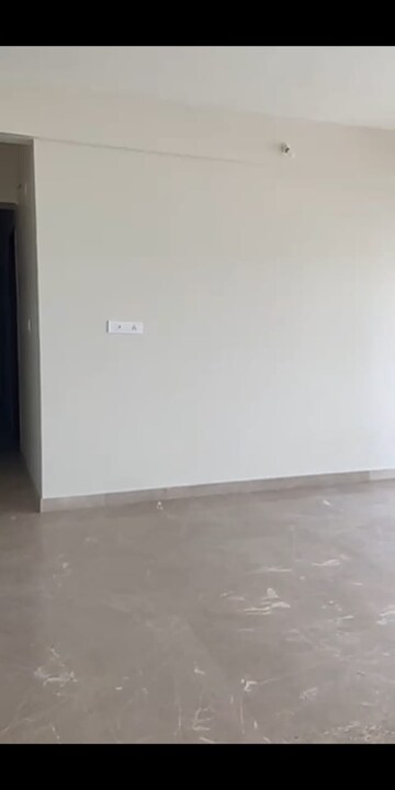 Room in 4 BHK Apartment at Sheth Montana, Mulund West – for Rent